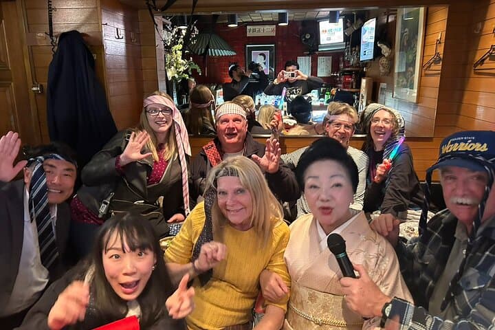 Tokyo Shinbashi Night Tour: Local Guide & Drinks at Snack Bars — photo 1
