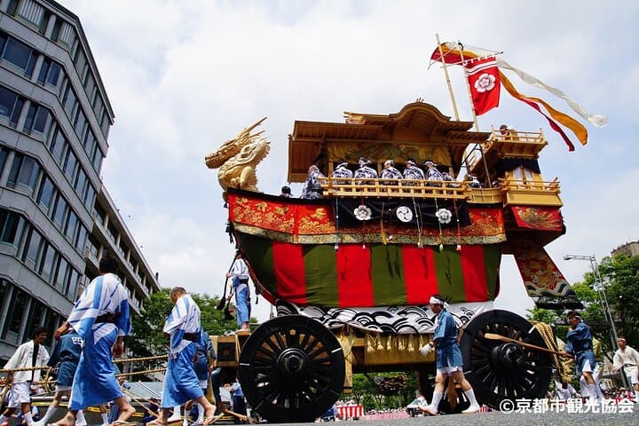 Kyoto Gion Festival, Historic Canals and Outlet Shopping Bus Tour — photo 4