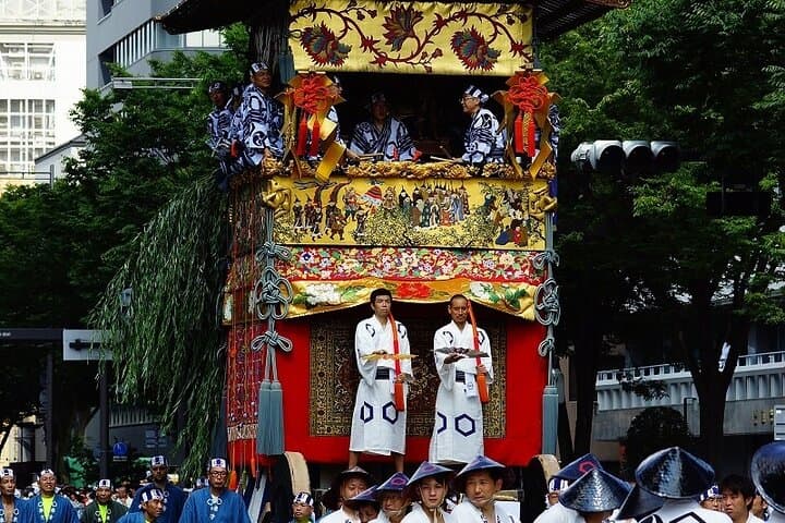 Kyoto Gion Festival, Historic Canals and Outlet Shopping Bus Tour — photo 5
