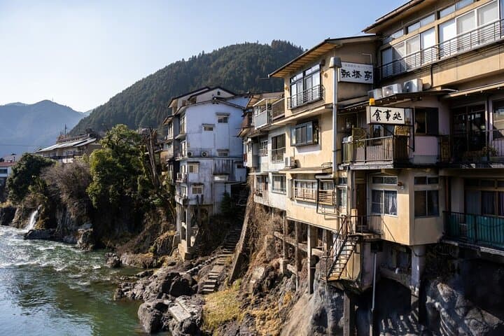 Takayama to Gujo Hachiman, History Traditions and Crafts — photo 4