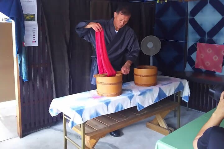 Making Original Nenju Bracelet & Safflower Dyeing in Yonezawa — photo 4