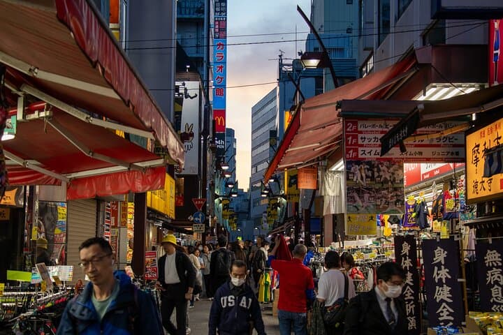 All-You-Can-Drink Bar Hopping Tour in Ueno — photo 13