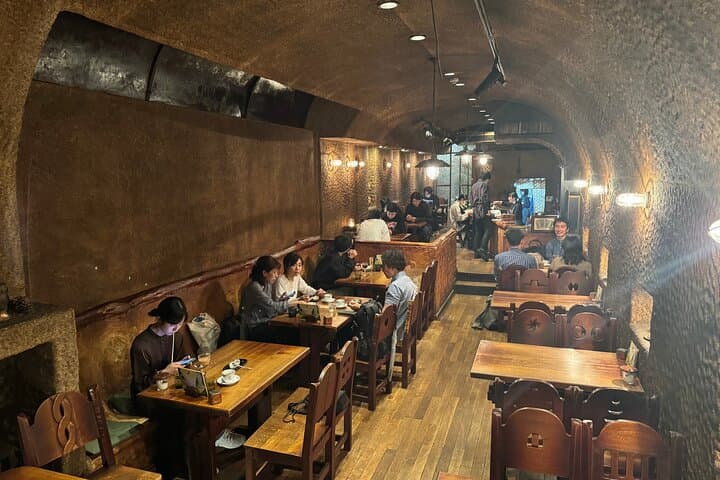 Tokyo's Neighborhood Digs: Coffee, Records & Vintage Vibes — photo 18