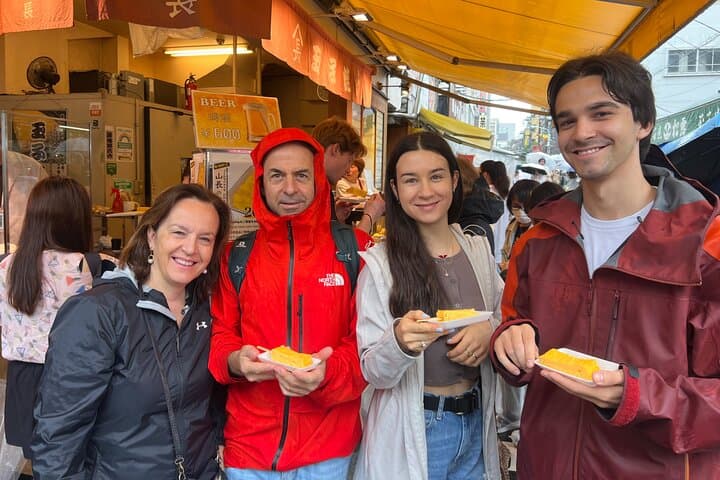 Tokyo: Tsukiji Fish Market Food and Walking tour — photo 11