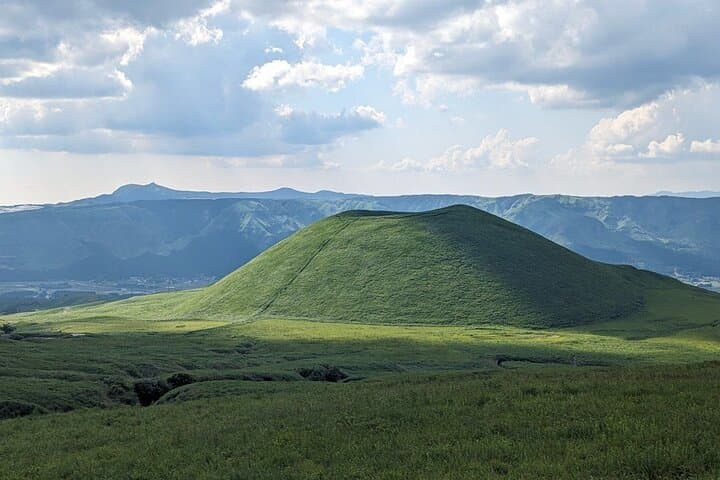 Private guided tour: Mt. Aso volcano, grasslands, Aso Shrine — photo 13