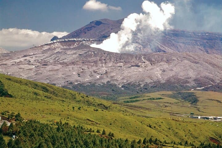 Kyushu Kumamoto and Mt. Aso Volcano Castle Day Tour From Fukuoka — photo 10