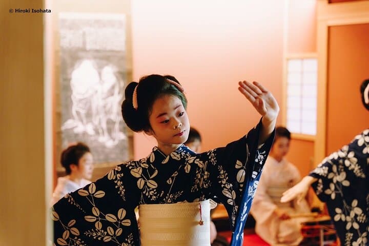 A Traditional Tatami Room Dance by Sumiyoshi Shachu Kagoshima — photo 4