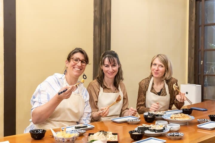 Cooking Class for Ramen and Gyoza in a Quiet Old Osaka House — photo 4