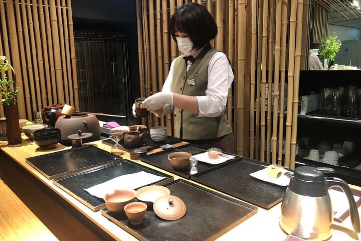 Taste of Tradition Osaka Kuromon Market Half-Day Guided Food Tour — photo 9