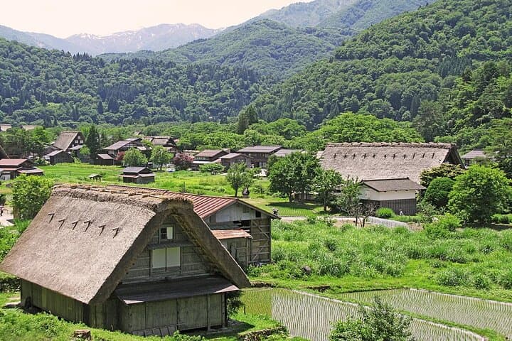 Takayama and Shirakawa Day Tour with Hida Beef Lunch from Nagoya — photo 2