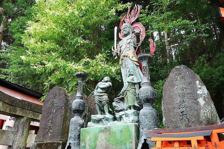 Fushimi Inari Deep Shinto Shrine Tour while Hiking with Expert — photo 2