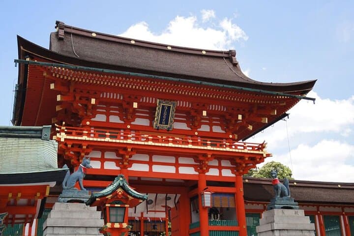 Fushimi Inari Deep Shinto Shrine Tour while Hiking with Expert — photo 7