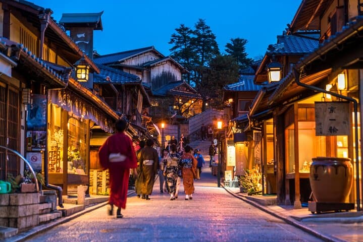 Kyoto 5-Star Geisha Night Walk: Small-Group Authentic Experience — photo 14