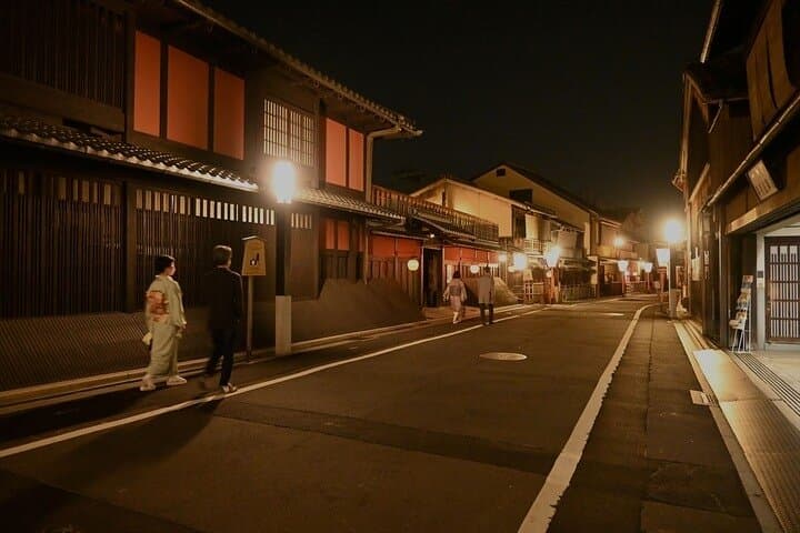 Kyoto 5-Star Geisha Night Walk: Small-Group Authentic Experience — photo 12