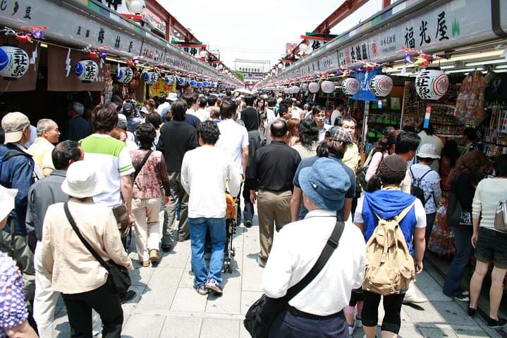 Private Tokyo Day to Night Tour: Asakusa & Shinjuku Golden Gai — photo 7