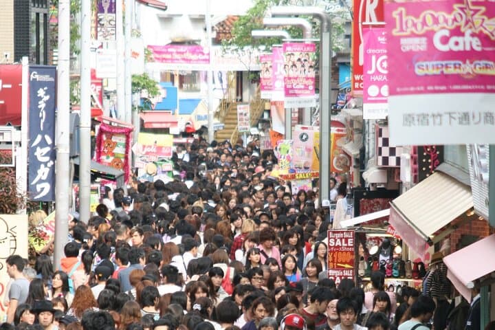 Private Tokyo Day to Night Tour: Asakusa & Shinjuku Golden Gai — photo 9
