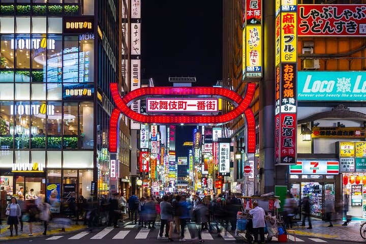 Private Tokyo Day to Night Tour: Asakusa & Shinjuku Golden Gai — photo 3