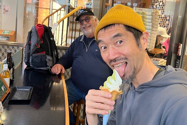 Private Tokyo Day to Night Tour: Asakusa & Shinjuku Golden Gai — photo 4