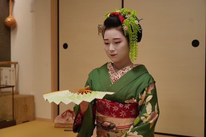 The Art of Geisha: Exclusive Show & Gion Walking Tour — photo 3