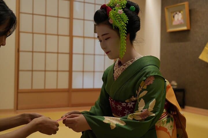 The Art of Geisha: Exclusive Show & Gion Walking Tour — photo 15