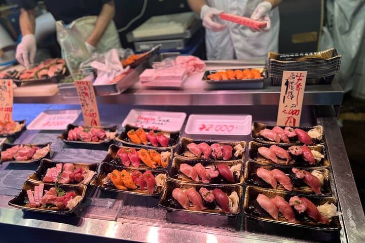 Tokyo Tsukiji Fish Market Tour: 15 Stops & Walk Local Street — photo 3