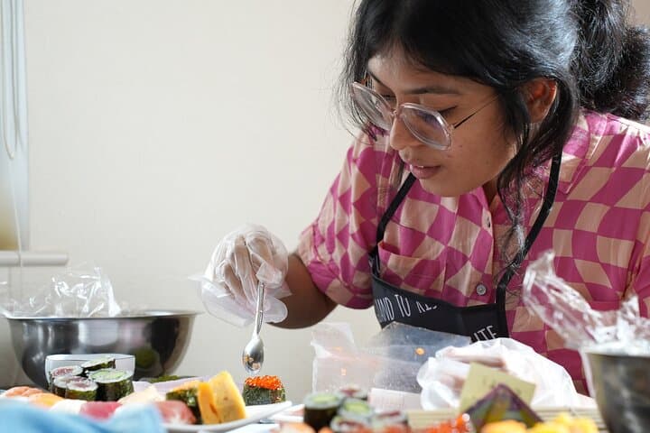 Private & Small Group 3 Types of Sushi Lesson & Supermarket Tour