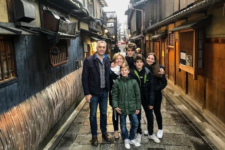 Kyoto Geisha District Walking Tour in Gion — photo 18