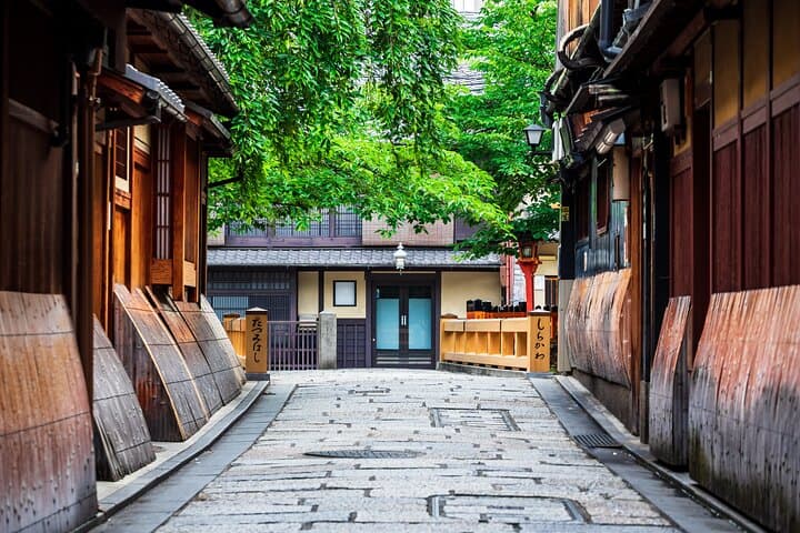 Kyoto Geisha District Walking Tour in Gion — photo 13