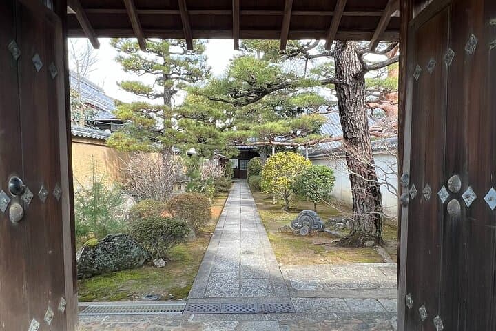 Zen Temple Yoga and Meditation in Kyoto — photo 9