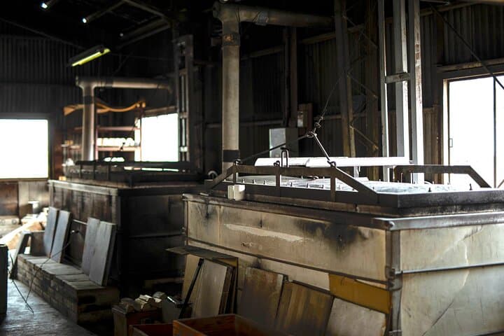 Kanazawa Art: Traditional Pottery Workplace Insights — photo 4