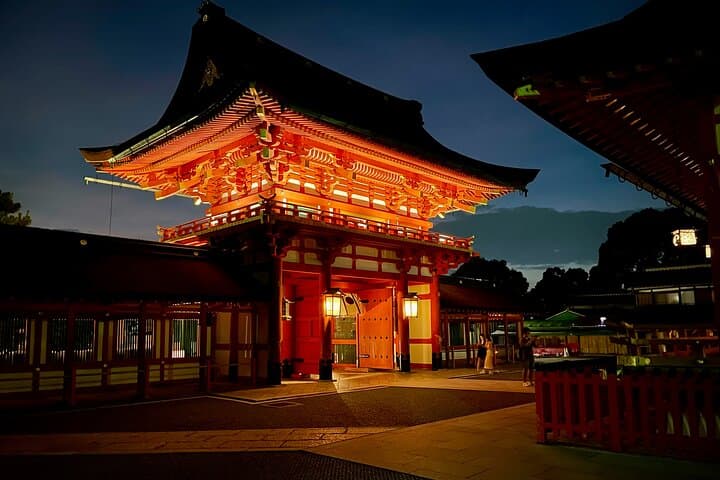 Kyoto Fushimi-Inari Night Walking Tour — photo 4