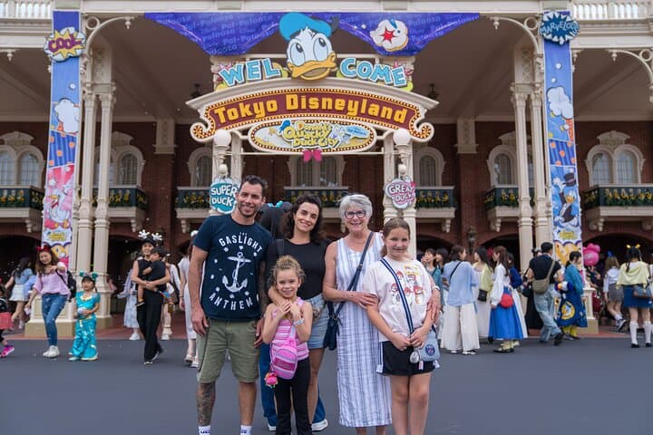 Full Day Private Guided Photographer and Driver in Tokyo Disney — photo 7