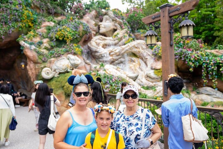 Full Day Private Guided Photographer and Driver in Tokyo Disney — photo 5