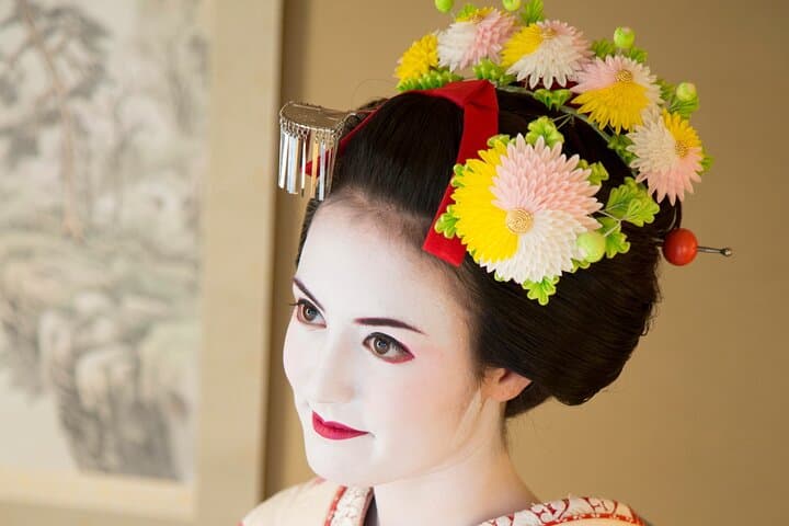 Kyoto: Maiko Makeover and Photoshoot Experience (Women only) — photo 2