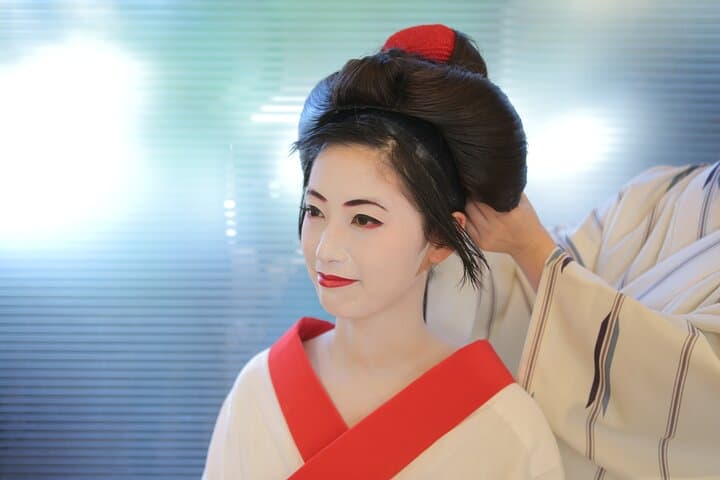 Kyoto: Maiko Makeover and Photoshoot Experience (Women only) — photo 4