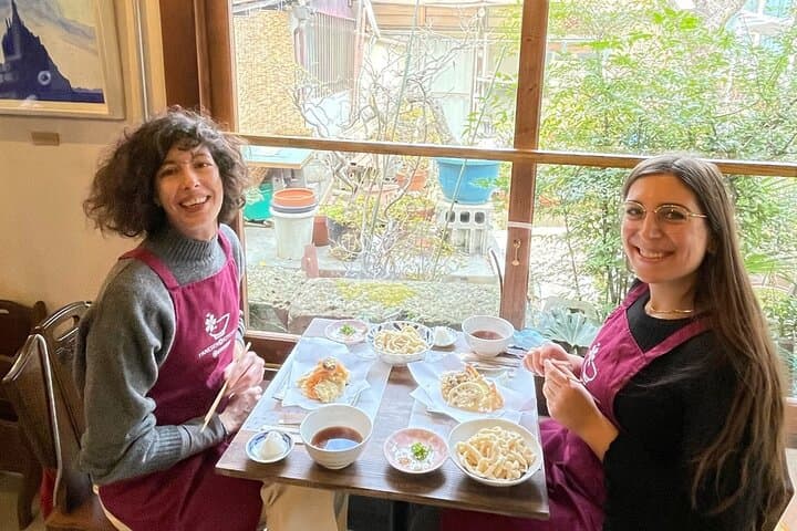 Private Home Visit Style Tour in Yanaka with Local Experience — photo 2