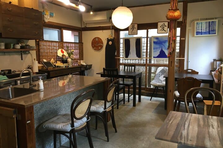 Private Home Visit Style Tour in Yanaka with Local Experience — photo 6