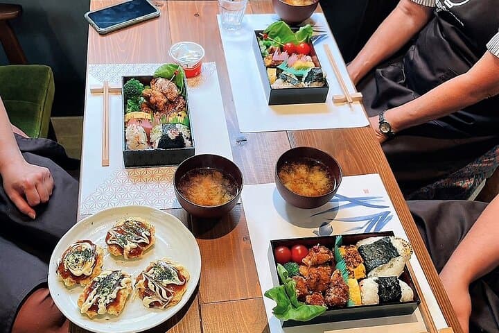 Private Home Visit Style Tour in Yanaka with Local Experience — photo 14