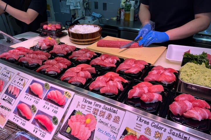 Tokyo: Tsukiji Fish Market Food and Walking tour — photo 4