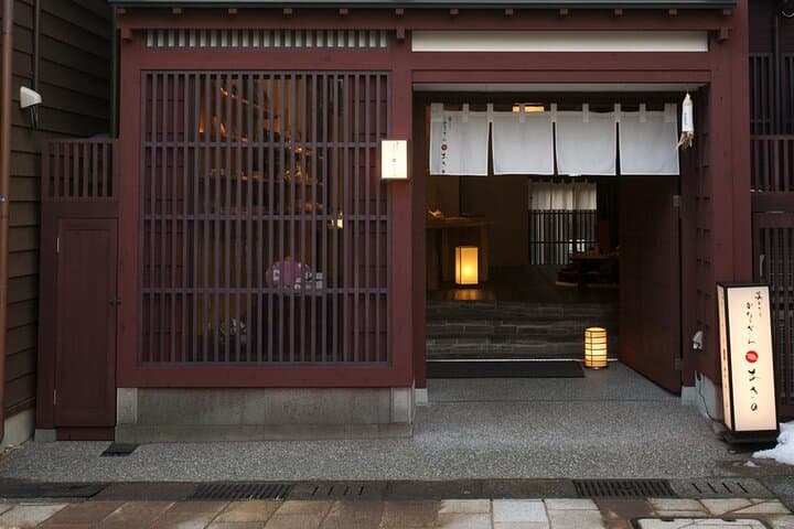 Gold Leaf Crafting in Higashi Chaya District, Kanazawa — photo 4