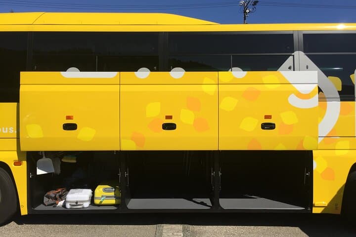 One Way Bus: Tokyo to Takayama via Oshino Hakkai — photo 4