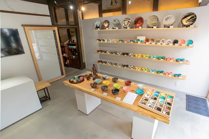 Zen Garden Making and Matcha Tasting in Handmade Pottery Shop — photo 6