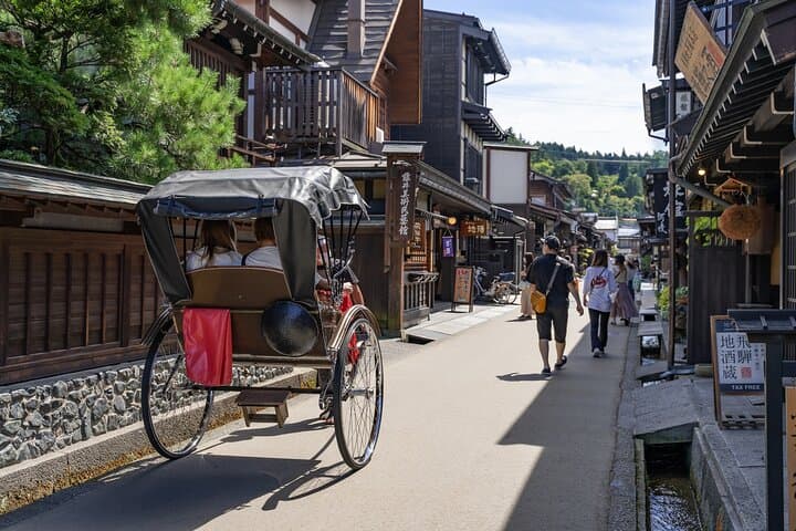 Gujo, Hida Takayama, and Shirakawa-go Day Tour from Nagoya — photo 4