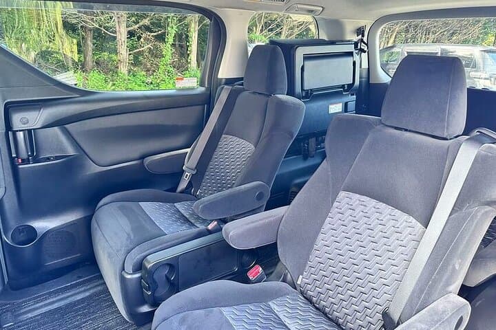 Sapporo ⇔ New Chitose Airport Private Transfer | Licensed Driver — photo 6