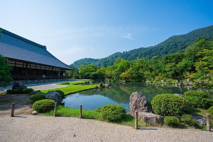 Kyoto Arashiyama: Fall Foliage Walking Tour【Autumn's limited】 — photo 3