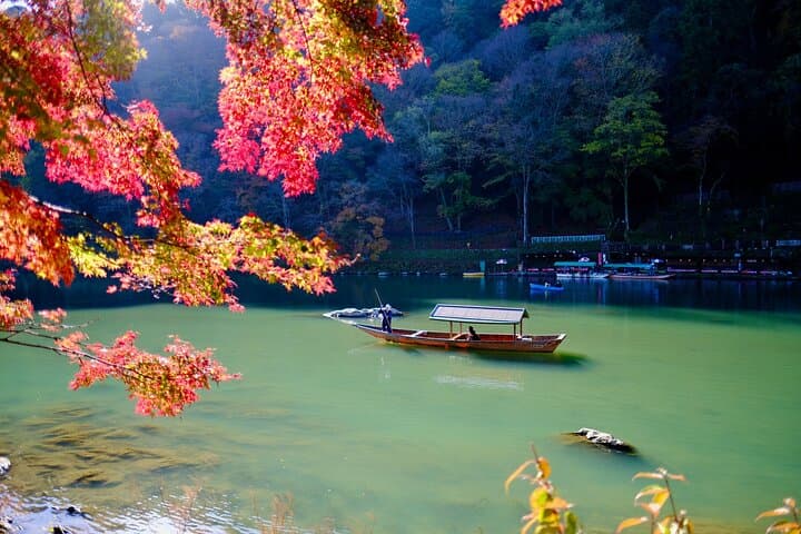 Kyoto Arashiyama: Fall Foliage Walking Tour【Autumn's limited】 — photo 7