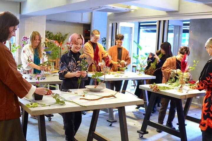 Japanese flower arranging (Ikebana) Experience/Workshop in Tokyo — photo 12