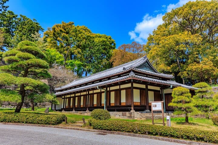 Tokyo, Edo Castle & East Garden of the Imperial Palace Tour — photo 7