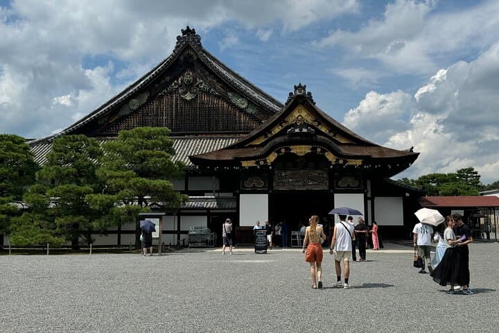 Kyoto: Nijo Castle, Noble Architecture and Gardens Guided Tour — photo 12