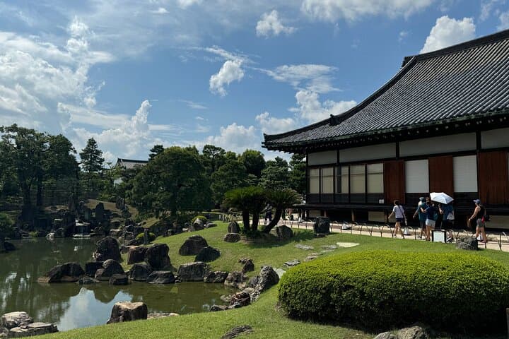 Kyoto: Nijo Castle, Noble Architecture and Gardens Guided Tour — photo 8